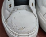 Cách xử lý giày Sneaker bị bong tróc da