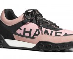 Vệ sinh giày 'cưng' Chanel như thế nào?
